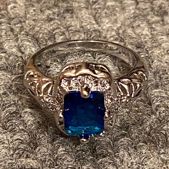 New - Fine Fashion Women’s Princess Cut Cubic Zirconia Faux Silver Wedding Ring - Picture 2 of 9